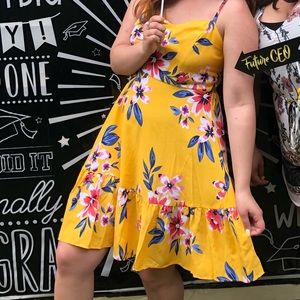 Floral, yellow sundress ☀️🌻
